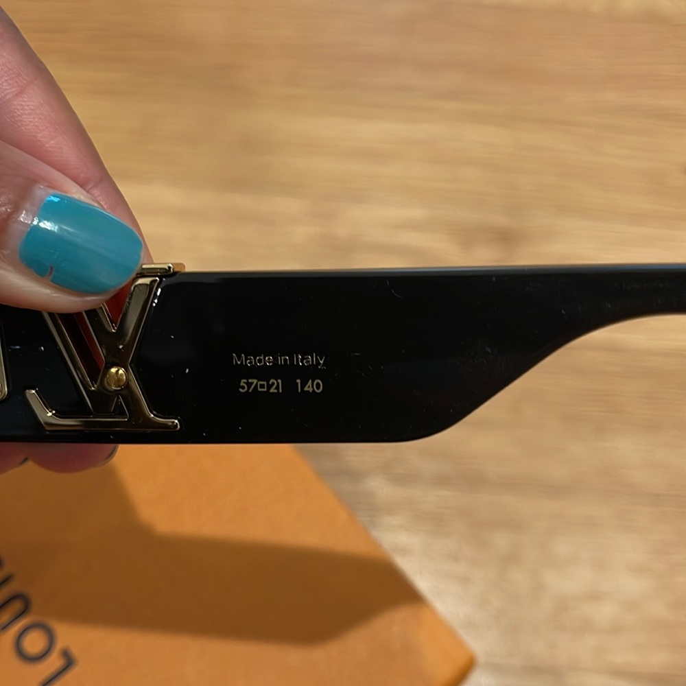 Louis Vuitton oversized sunglasses - Picture 3 of 9